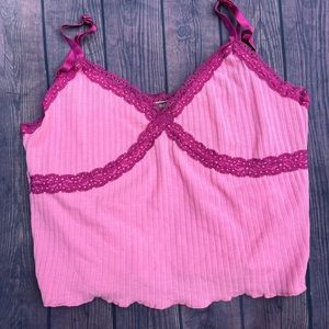 pink tank top women’s with lace trim detailing Y2k style v neck cropped